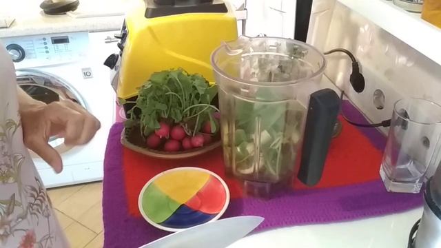Весенний смузи из ботвы редиски смотреть онлайн