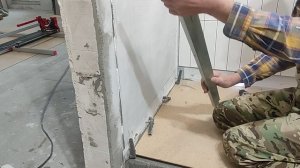 Установка раскладки для второго ряда плитки.