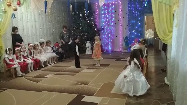 Новогодний утренник в группе Калинка 24.12.2020 г. смотреть онлайн