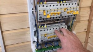 Трехфазный электрощит ABB Mistral 41 на 36 модулей в коттедже