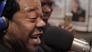 Busta rhymes raps his verse of look at me now live in a studio