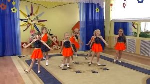 Танец "Далеко от мамы"