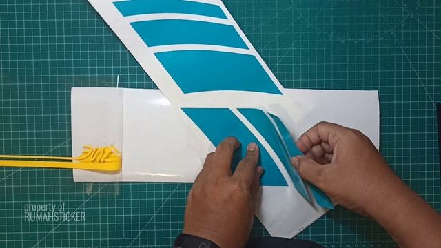 Membuat Striping Vespa corsa dengan Sticker Cutting Bahan Oracal смотреть онлайн