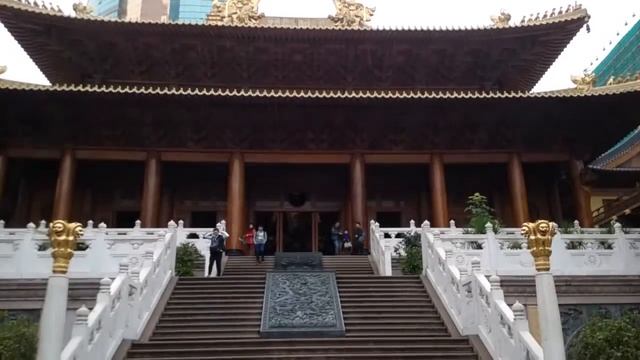 Jing'an Temple in Shanghai China - Buddhist Temple смотреть онлайн