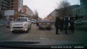 Разборки на дороге с пистолетом и битой