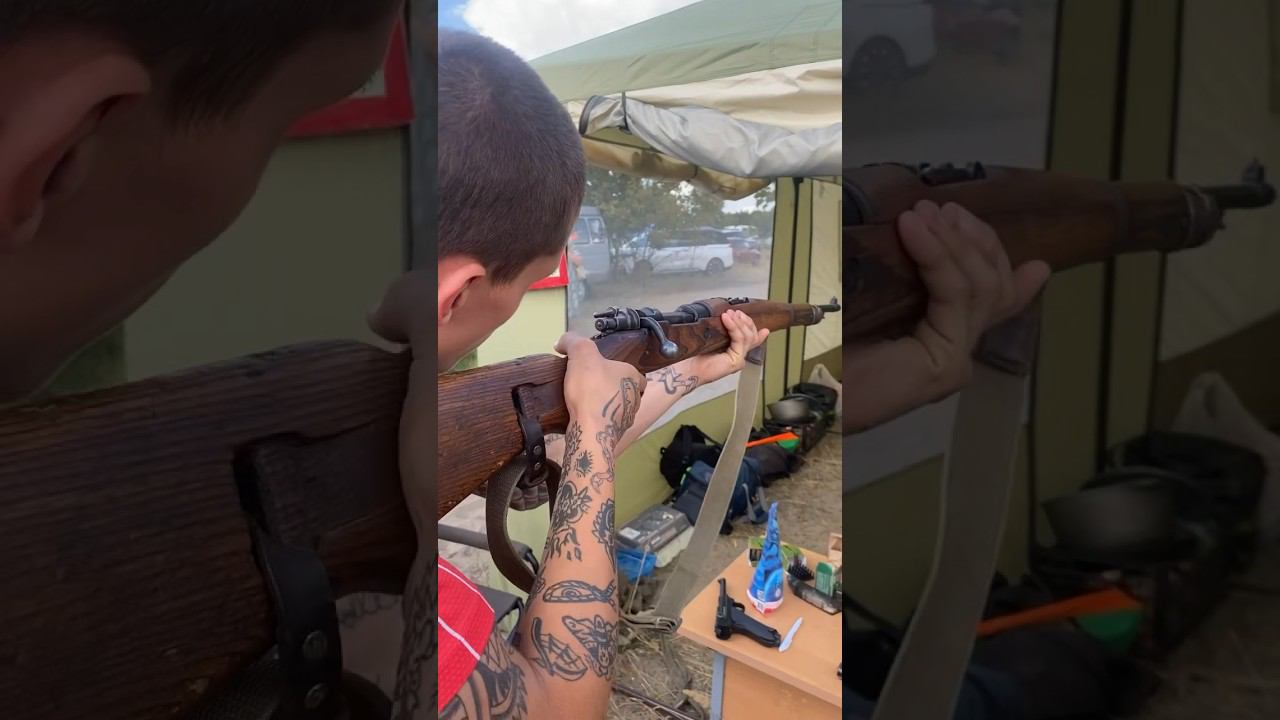 Татуированный парень стреляет из немецкой винтовки маузер К98 смотреть онлайн