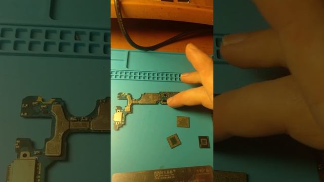 Samsung S10 plus SM-G975F/DS не включается часть 1 смотреть онлайн