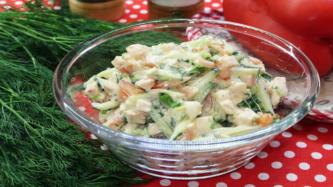 Салат с копчёной грудкой и помидорами. Летний салат. Простой рецепт и отличный результат смотреть онлайн