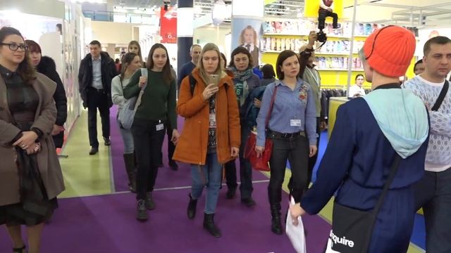 Тренд-экскурсия «Верхняя детская одежда и обувь для малышей и школьников» смотреть онлайн