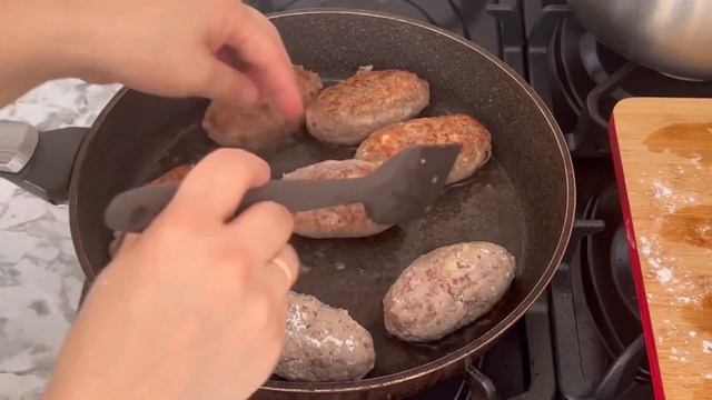 Котлеты ?по домашнему из говяжьего фарша.Қазақша рецепт.Өте дәмді. Сочные,вкусные.Котлеты с соусом смотреть онлайн