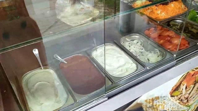 Едим Арабскую ШАУРМУ. Соскучились по уличной еде. смотреть онлайн