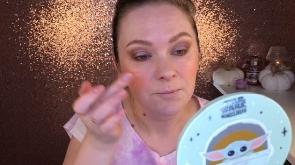 Cosmic Brushes Delicious Delight и палетка хайлайтеров Frosting Highlighter Trio