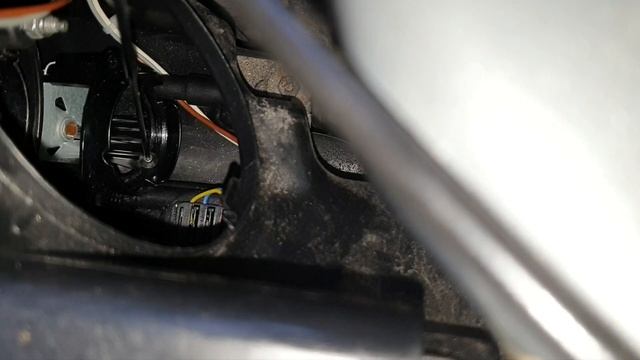 JAK WYMIENIĆ ŻARÓWKĘ RINGÓW POSTOJOWĄ H10W DYNAMIC XENON BMW E60 E61 REPLACE THE PARKING LIGHTS BUL