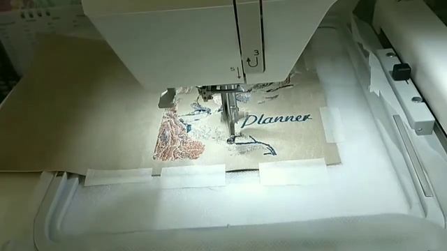 Первый блокнот из переплётного кожзама с машинной вышивкой смотреть онлайн