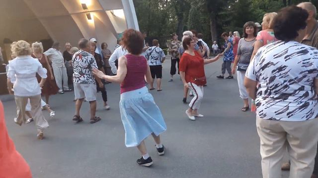 Хорошо, всё будет хорошо!!!🌹🍀Танцы в парке Горького!!!🌹🍀 Харьков 2021 смотреть онлайн