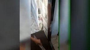 Ремонт железной двери своими руками. Шпатлевка,Покраска,Обивка дверей.