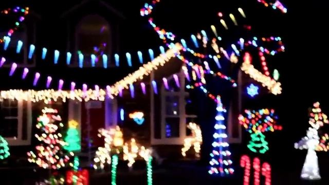 Как Американцы украшают свои дома на Рождество. Americans decorate houses for Christmas. LifeinUSA смотреть онлайн