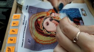 92. Как крепить нитку при вышивке бисером в начале и в конце работы