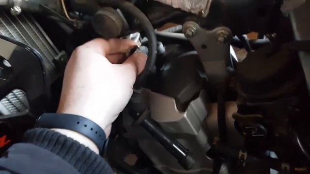 Как открутить свечу на Suzuki Drz400