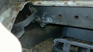 Где расположен аккумулятор в машине.  Ситроен ксара пикасо.