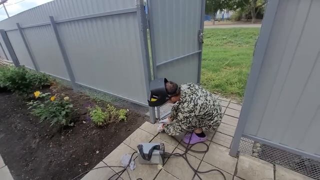 Переехали из Кыргызстана в Россию\Кто то маме сломали калитку пока мамы не было дома смотреть онлайн