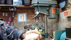 Координатный столик в работе в паре со сверлильным станком