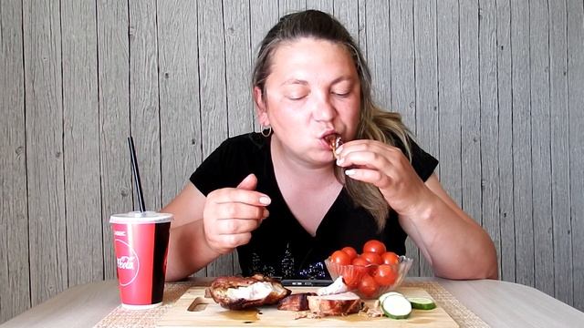 Mukbang. Мясо на мангале. Свининка на ребрышке и шея ♥ Шашлыки. Сегодня дома, никуда не убегаю :) смотреть онлайн