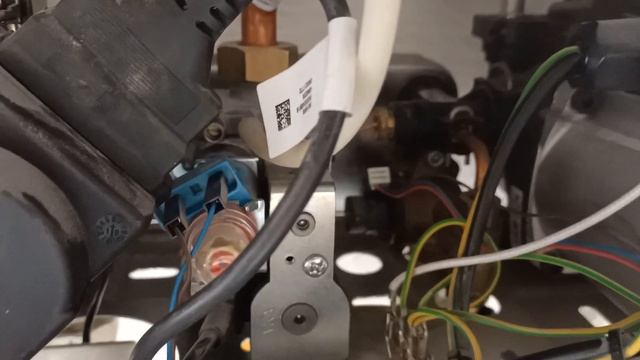 Котёл Vialant не греет воду. Нет горячей воды. Выключается смотреть онлайн