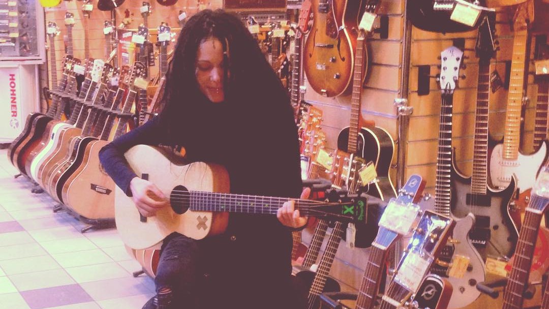 Даша Ставрович и музыкальные инструменты смотреть онлайн