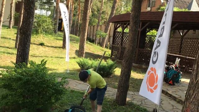 Устали наклоняться? Новый плодосборник Gardena в действии. Видео смотреть онлайн