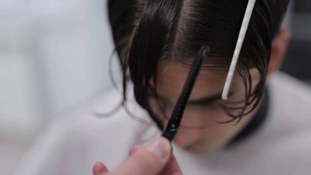 Мужские стрижки 2018 GRADUATION Мастер-класс по мужским стрижкам Hairstyles Tutorial смотреть онлайн