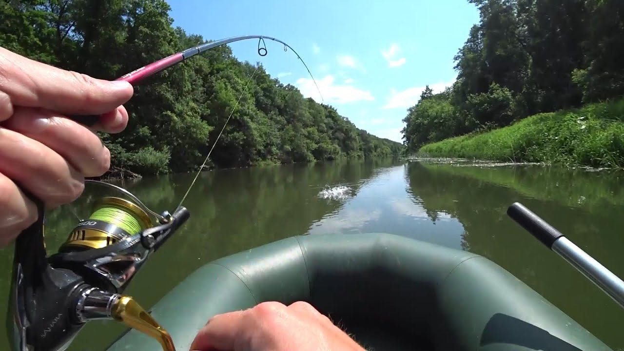 РАЗОМ ДВЕ РЫБЫ НА МАЛЕНЬКИЙ КРЭНК. Сплав на реке со спиннингом