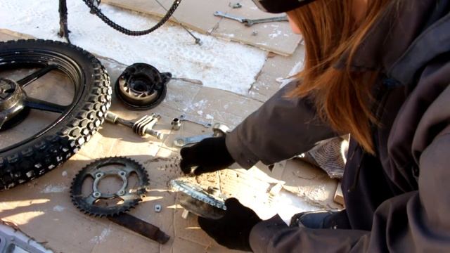 YAMAHA YBR 125 ЗАМЕНА САЛЬНИКОВ ДВИГАТЕЛЯ, ЗВЕЗД И ЦЕПИ! смотреть онлайн