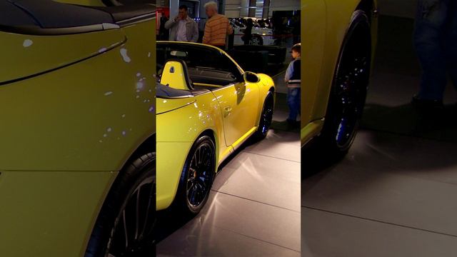 Porsche 911 Carrera 4S смотреть онлайн