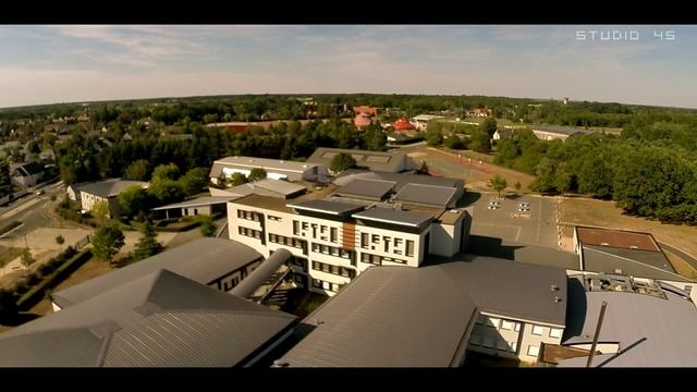 Collège Pierre de Coubertin vue du ciel [studio 45] смотреть онлайн