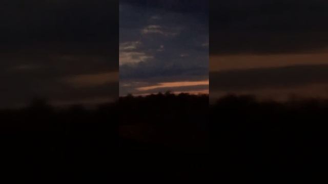 неожиданный сюрприз на улице. ФЛАГ РОССИИ НА НЕБЕ.