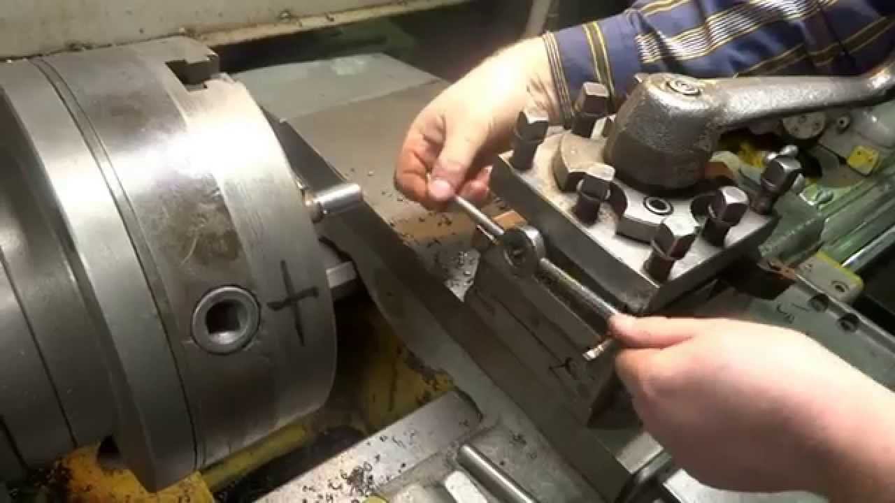 Как нарезать резьбу? Как поджать резцедержателем плашку? смотреть онлайн