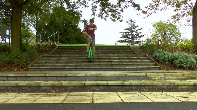 How to Ride Down Stairs on a Unicycle смотреть онлайн