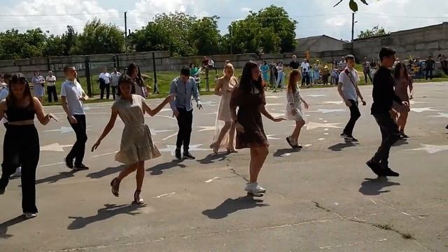 Флешмоб на выпускном 2021 смотреть онлайн