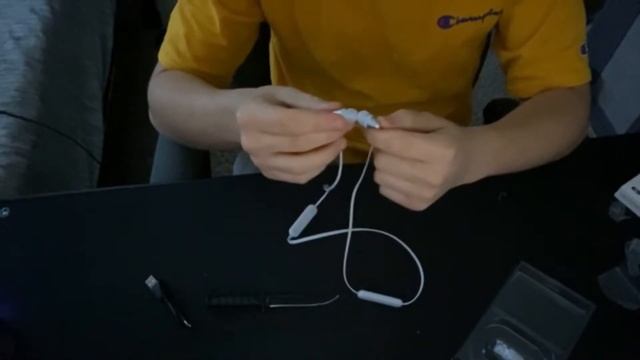 *WIRELESS EARBUDS* UNBOXING THE MOST BUDGET WIRELESS EARBUDS IN 2020??? (AS GOOD AS AIRPODS)??? смотреть онлайн