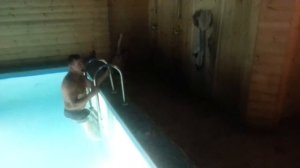 Мужики отжигают в сауне.  Банный бобслей.