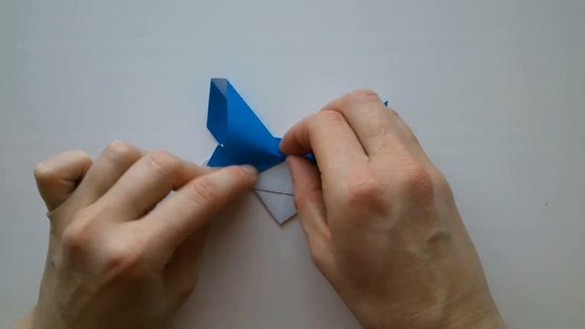 How to make an Origami Butterfly (Michael G. LaFosse) смотреть онлайн