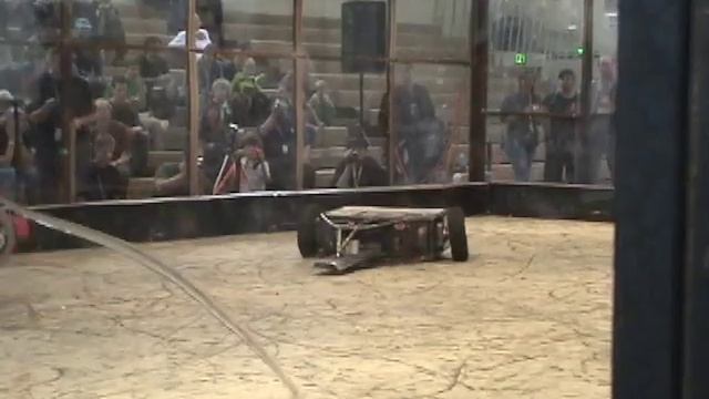 Tombstone vs. Star Hawk - RoboGames 2005 смотреть онлайн
