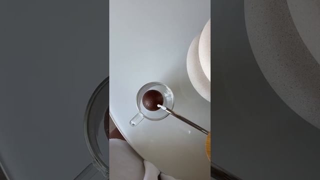 Шоколадные бомбочки с какао и маршмеллоу. Больше ШОТОВ от блогеров на Яндекс Маркете смотреть онлайн