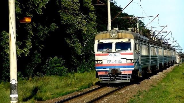 Прибытие ЭР9М-565 на о.п. Ворзель смотреть онлайн