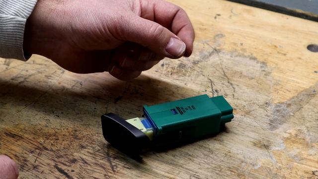 How to fix brake lights or turn signals that aren't working (without removing the dash) смотреть онлайн