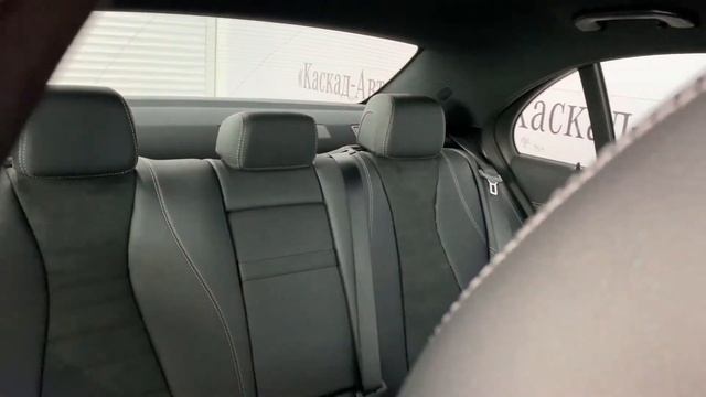 Видеопрезентация автомобиля E 300 e 4MATIC Sport смотреть онлайн