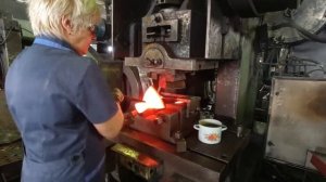 Как делают кованые топоры в России