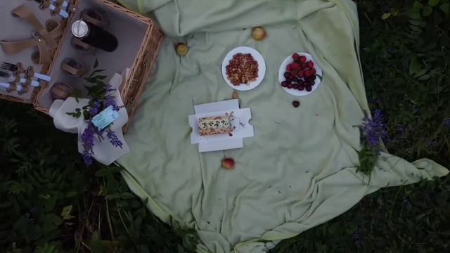 Меренговый рулет с малиной и фисташковым кремом смотреть онлайн