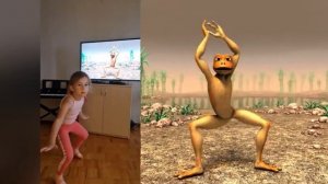 DAME TU COSITA Танцующий инопланетянин Жёлтый человек танцует Амакасито Дама ту косита